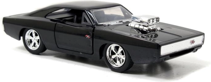 Openende deuren en gedetailleerd interieur