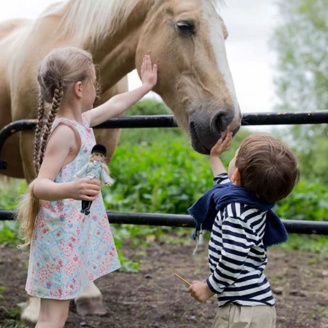 Lottie pop in rijstoutfit met paard