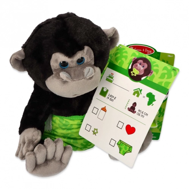 Voeding van een pluchen gorilla baby