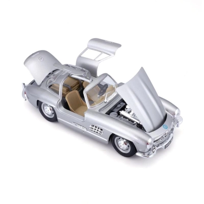 Bburago 1:24 Mercedes Benz 300SL zilver 18-22023