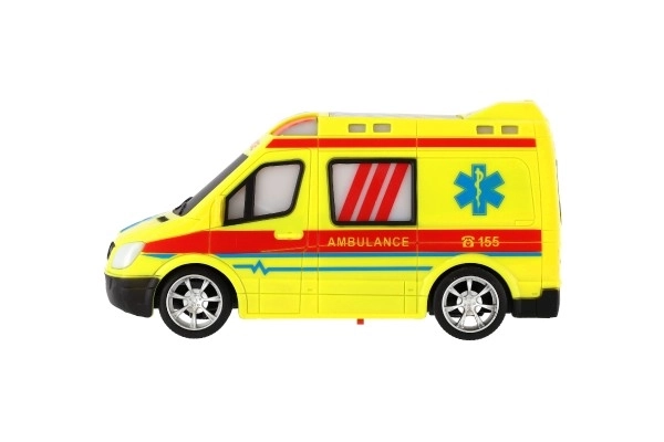 Auto RC ambulance plastic 20cm op afstandsbediening 27MHz op batterijen met licht in doos 28x13x11cm