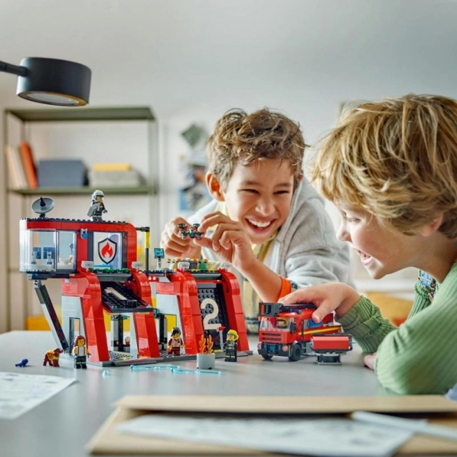 LEGO® City 60414 Brandweerkazerne met brandweerwagen