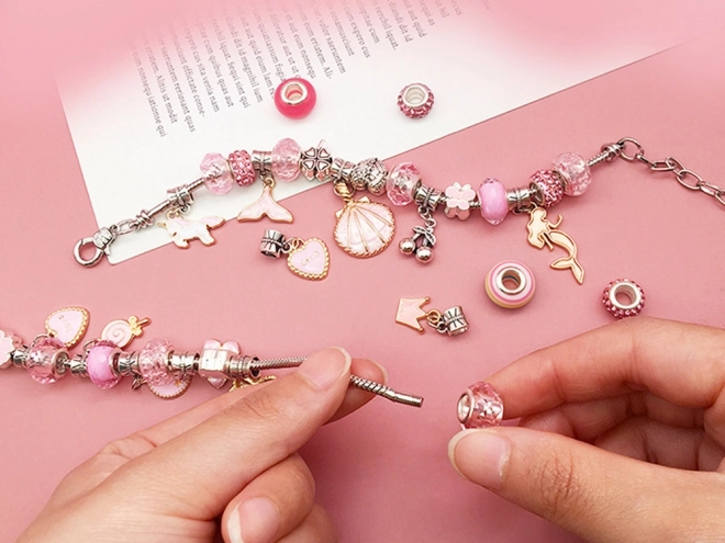 Creatieve kralenset voor het maken van armbanden met bedeltjes