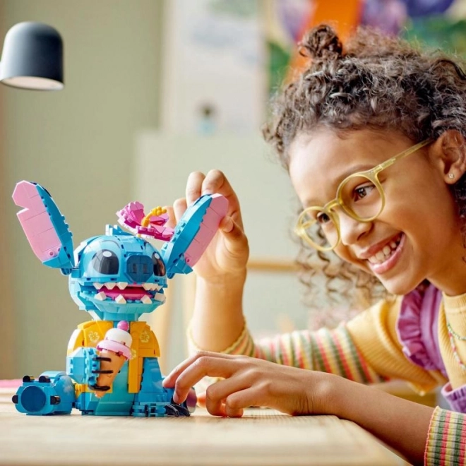 LEGO Disney Stitch met een ijsje