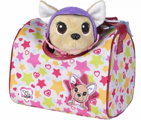 Zachte chihuahua met helm – klaar voor uitstapjes