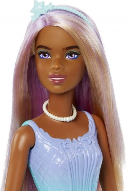 Lang haar met highlights en accessoires