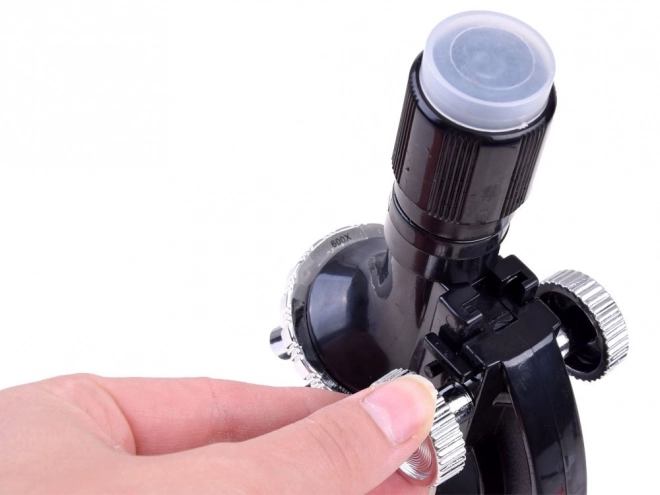 Microscoop met accessoires voor de jonge wetenschapper