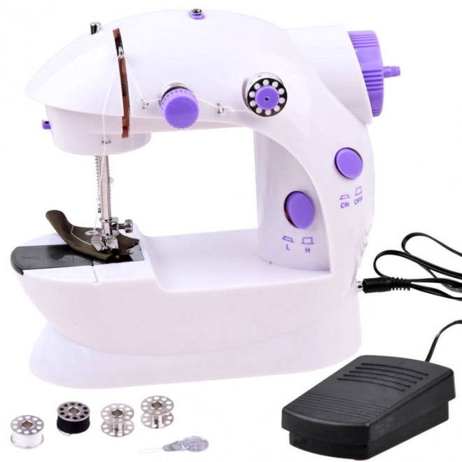 Mini naaimachine met voetpedaal