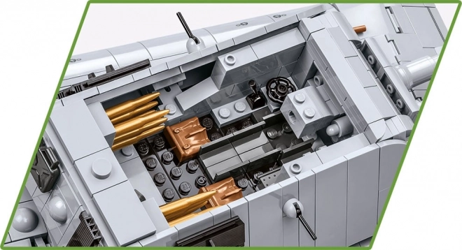 Uitgewerkt interieur en uitneembare motor