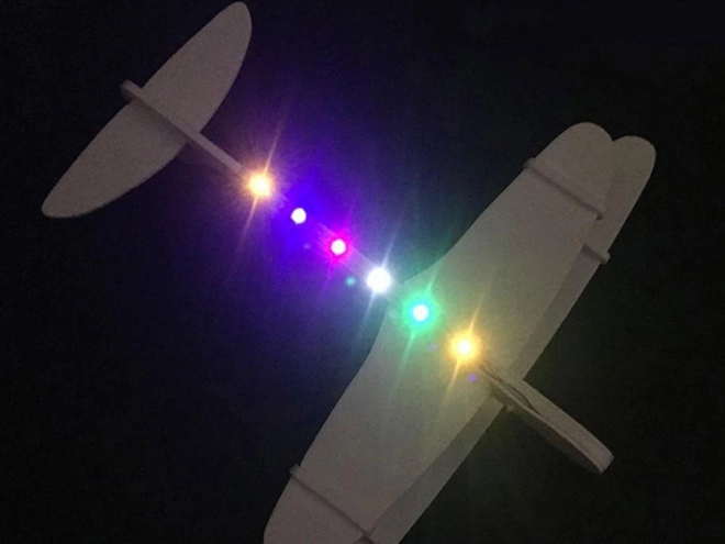 Polystyreen vliegtuig met USB LED verlichting