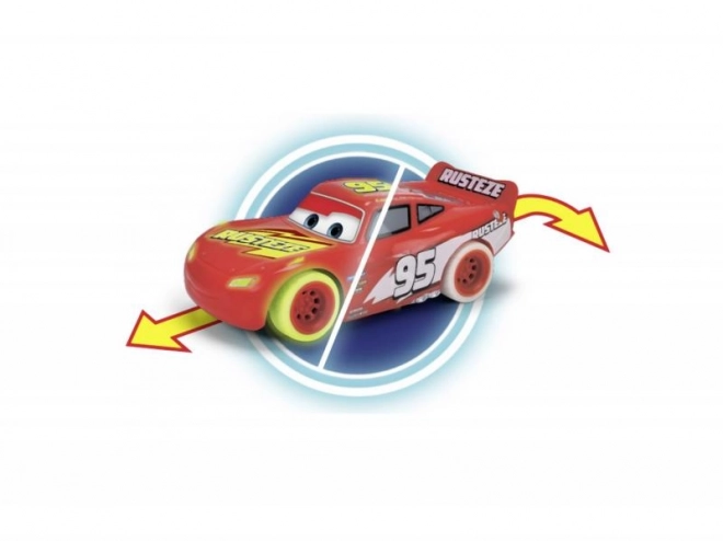 RC Auto's Blesk McQueen Enkel Rijden Glow Racers 1:32, 1kan