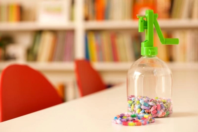 Recyclingapparaat voor het maken van papieren kralen