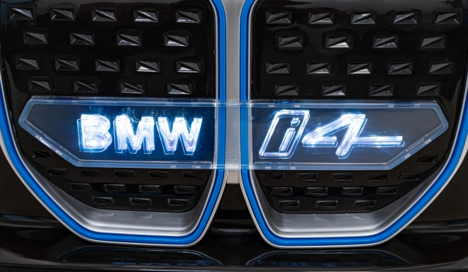 Kinderauto op batterij BMW i4 – Rood