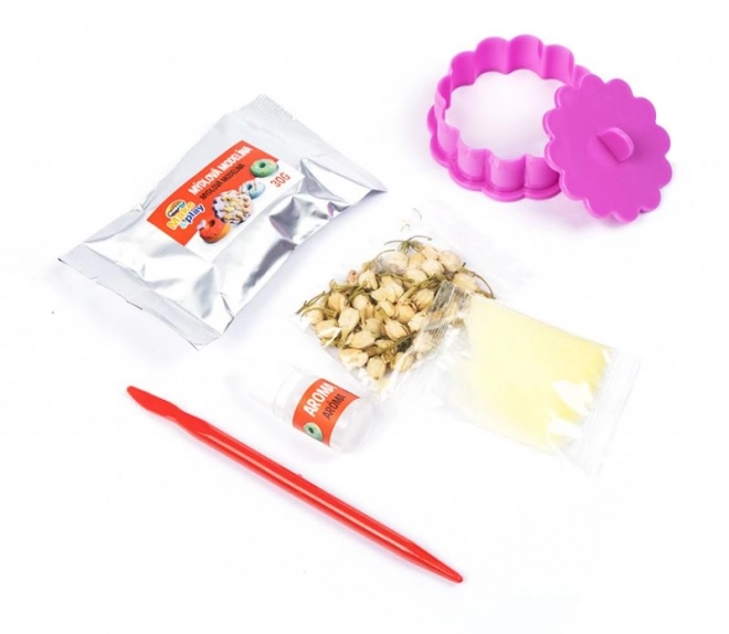 Zeep maken in de vorm van desserts