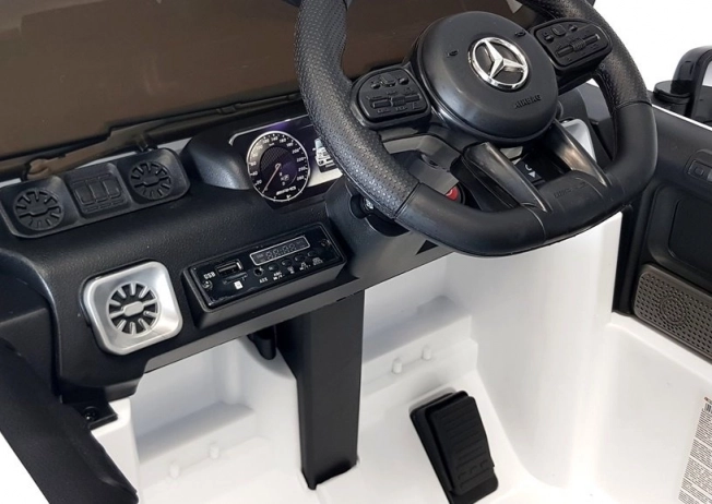 Accu-auto Mercedes G63 wit