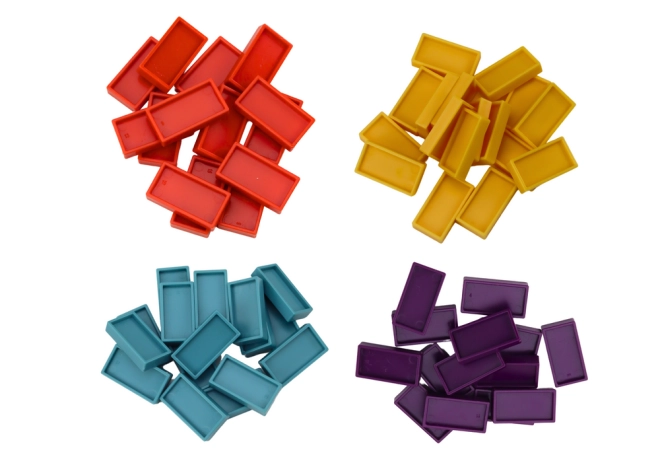 Vier kleurrijke domino-sets