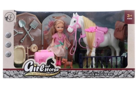 Pop en paardje met accessoires