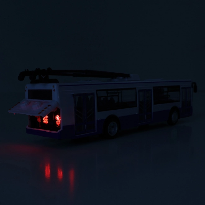 Trolleybus die haltes in het Tsjechisch meldt 28 cm blauw