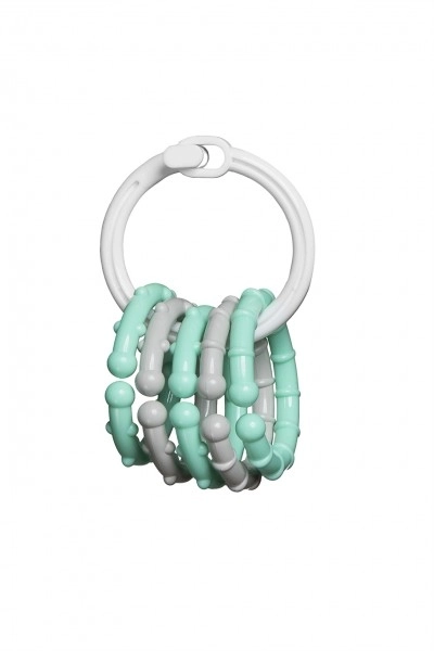 Rammelaar ring met kleurrijke hangers