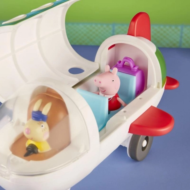 Vliegtuig met figuur van Biggetje Peppa