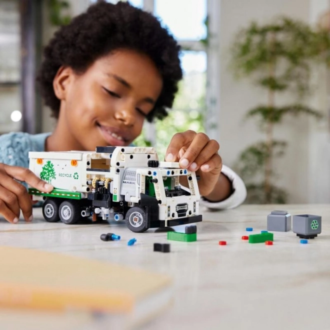 LEGO® Technic 42167 Mack® LR Electric Vuilniswagen