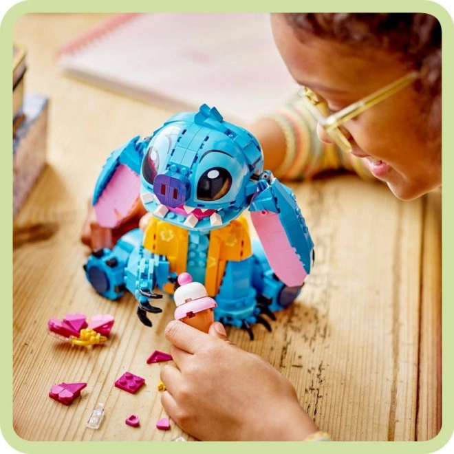 LEGO Disney Stitch met een ijsje