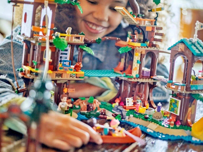 Vijf minipoppetjes en een berg accessoires