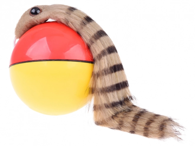 Rollende bal met pluche staart