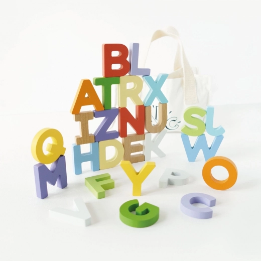 60 kleurrijke houten letters