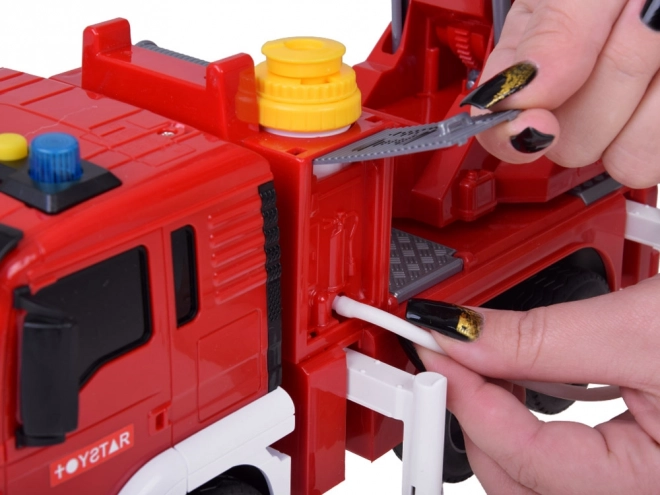 Brandweerauto met waterfunctie en beweegbare ladder
