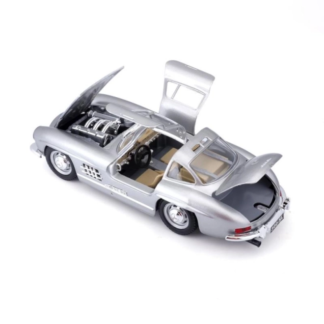 Bburago 1:24 Mercedes Benz 300SL zilver 18-22023