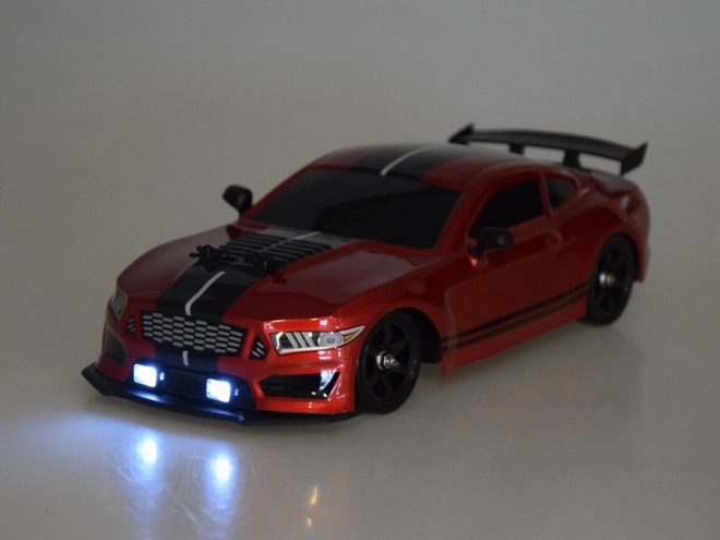 Leuke op afstand bestuurbare auto met driftrook en LED-verlichting