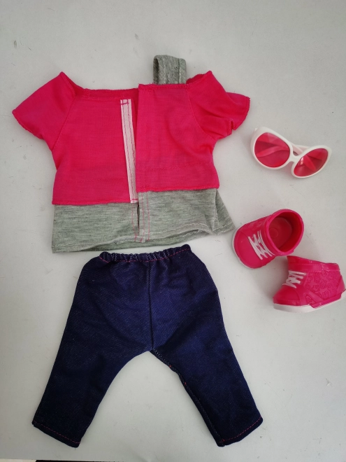 Stijlvolle kleding voor pop LOVE met bril en schoentjes 43-46 cm
