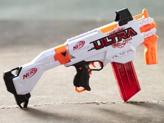 Groot automatisch Nerf Ultra Focus-pistool met kogels