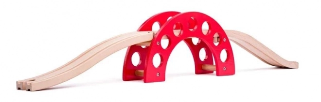 Houten brug met rode boog voor treinen