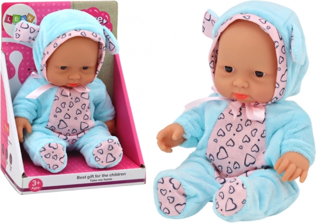 Kleine pop – baby in blauw outfit met muts met oortjes