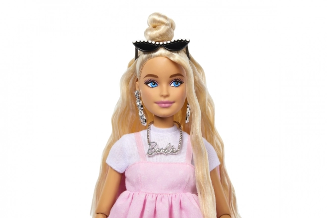 Barbie Deluxe Model met strikjurk