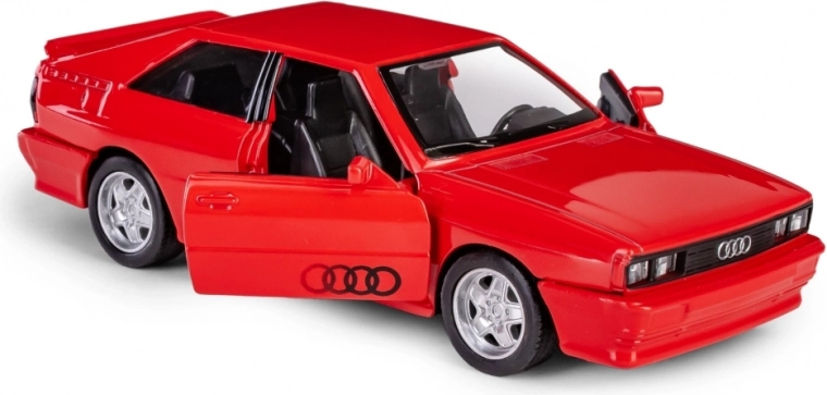 Te openen deuren en realistisch interieur