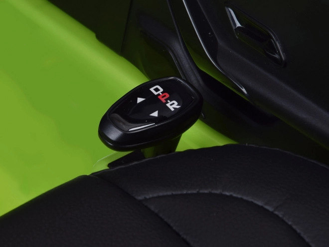 Elektrische kinderauto Mercedes AMG CLA 45s met schommelfunctie – Groen