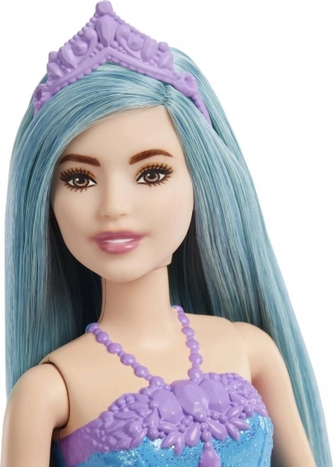 Lang turquoise haar en tiara