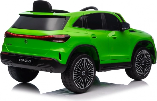 Elektrische auto Mercedes Benz EQA 250 groen