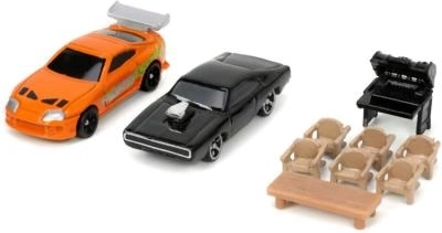 Twee metalen nano-autootjes