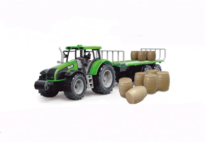 Tractor met vliegwiel en aanhanger vol hooi