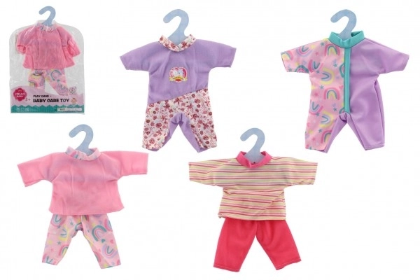 Jurken en kleertjes voor poppen in verschillende soorten