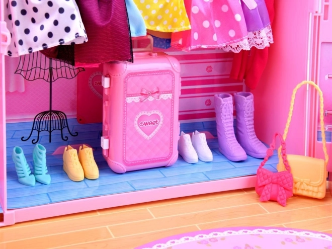 Anlily pop met kledingkast