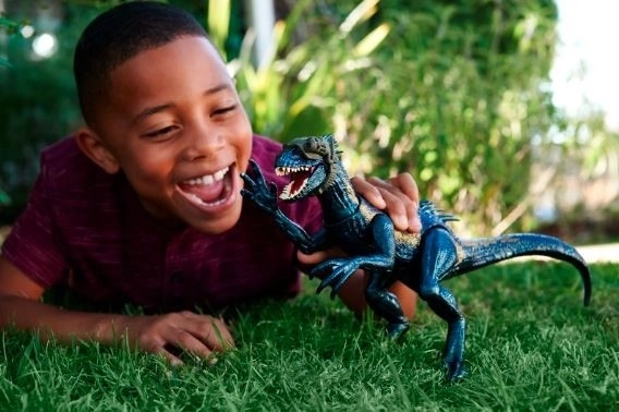 Aanvallende Indoraptor met Geluiden