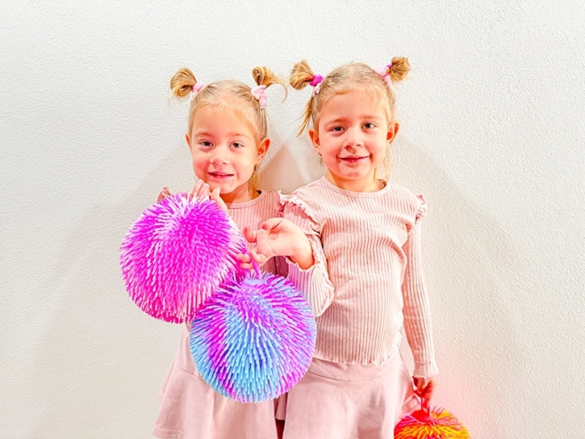 SPORTO Struise regenboogbal met licht - roze met wit