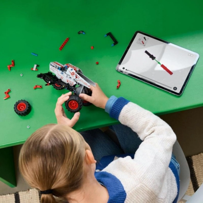 Lego Technic Monster Jam ThunderROARus met pull-back aandrijving
