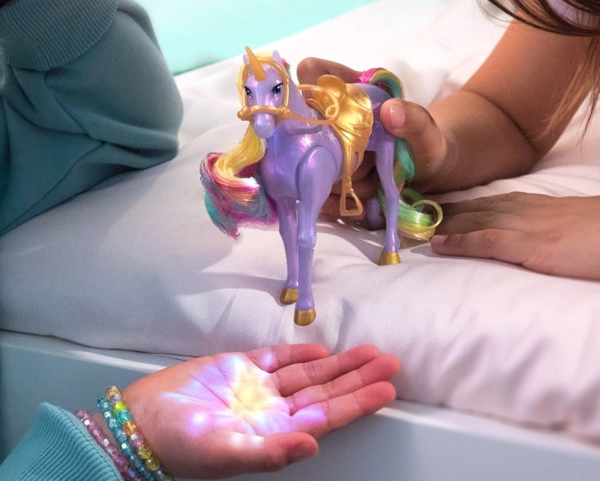 Sophia en Wildstar van de Eenhoornacademie met magisch licht