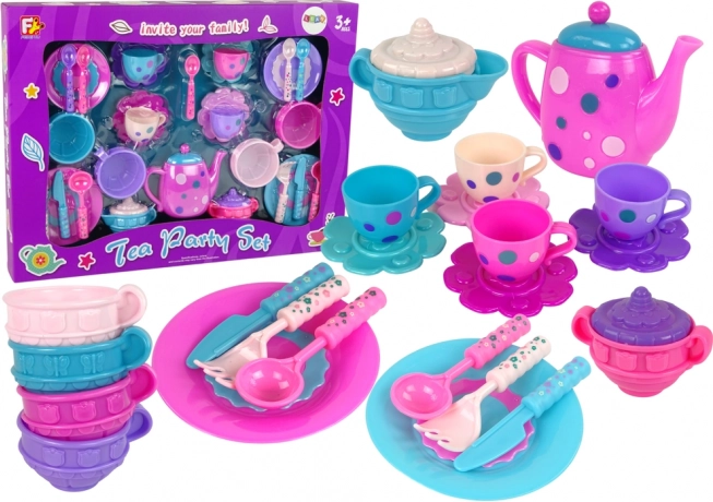 Kinder theeservies met servies en bestek